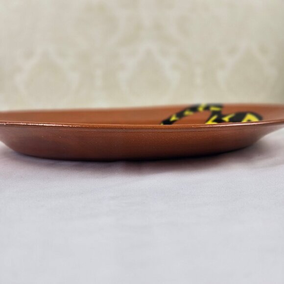 Ceramic Hand Painted Terracotta Colored Platter with Black Yellow Striped Gecko - Picture 6 of 7